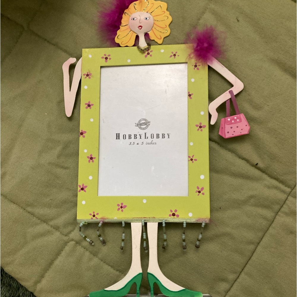 Super cute “girly” frame in great condition